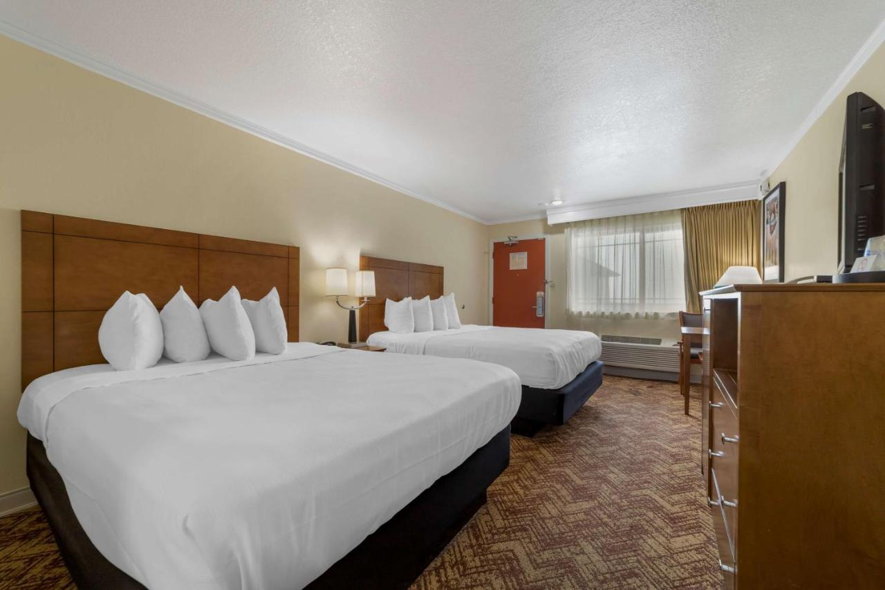 Western Northwoods Hotel